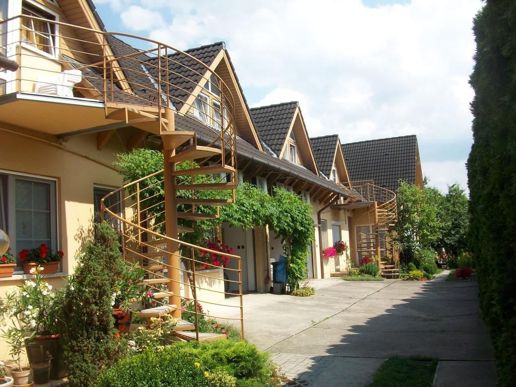 Apartman Soos -- Only For Relaxation, Not For Party! Сиофок Екстериор снимка