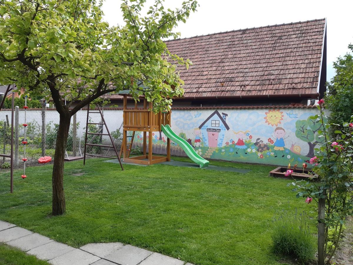 Apartman Soos -- Only For Relaxation, Not For Party! Сиофок Екстериор снимка